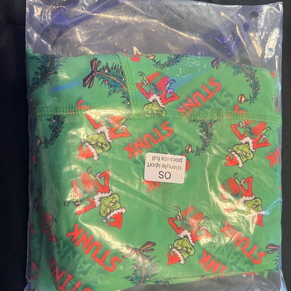 Spread the Holiday Cheer wearing a pair of The Grinch Leggings! - Picture 4 of 5